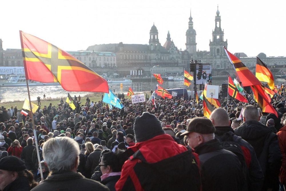 (VIDEO) OVO POLITIČARI PREĆUTKUJU: Antimigrantski protesti šire se po Evropi kao epidemija!