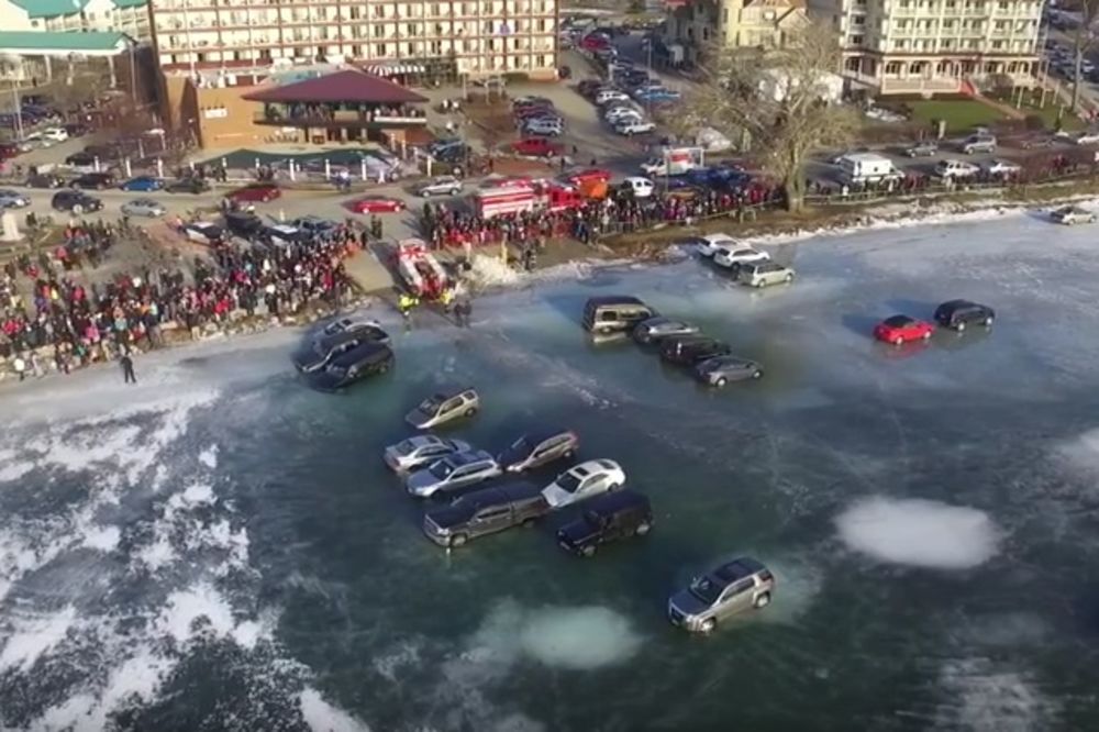 (FOTO, VIDEO) DA, TO JE BILA LOŠA IDEJA: Oni su odlučili da se parkiraju na zaleđenom jezeru
