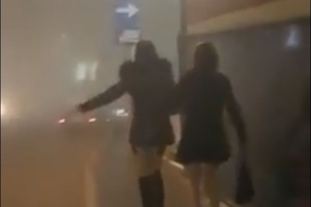 (VIDEO) JEDVA OSTALE NA ŠTIKLAMA: Devojke iz Brčkog mortus pijane snimljene kako idu iz provoda!