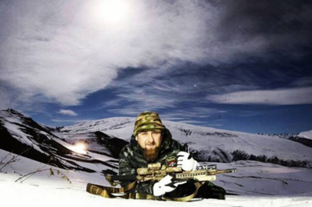 ČEČENSKI LIDER NAJAKTIVNIJI NA INSTAGRAMU: Kadirov u maskirnoj odeći i sa mitraljezom