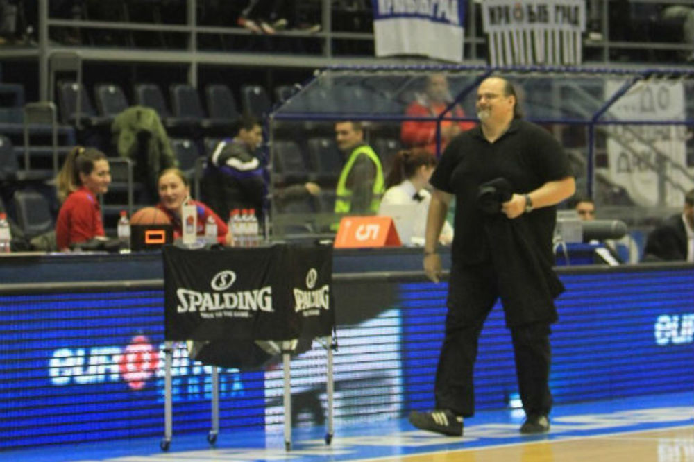 (VIDEO) ROKENROL GROBARI: Evo uz koje pesme Džikić motiviše košarkaše Partizana