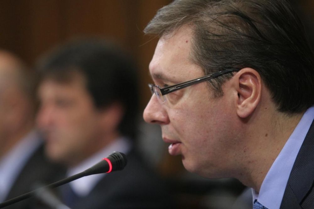 Vučić: Pogledaću zahteve novinara čim se dočepam kancelarije