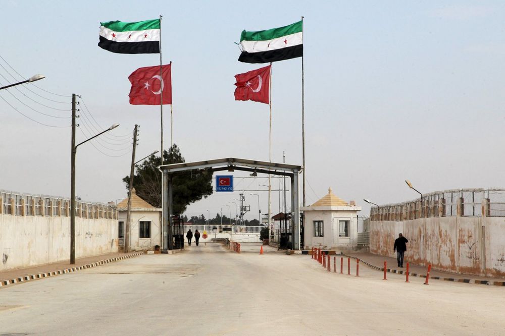 TURSKA VOJSKA NAŠLA ORUŽJE: Na granici sa Sirijom zaplenjeno 15 kila eksploziva i prsluci