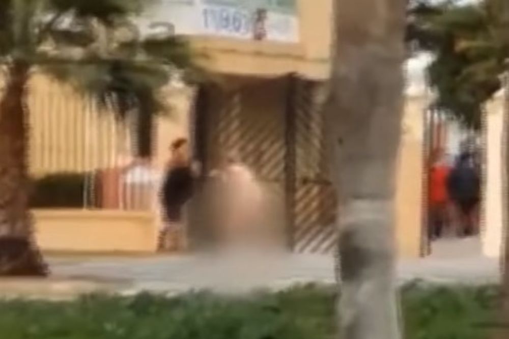 (VIDEO) UŽAS U ŠPANIJI: Majka nožem izbola bebu, pa gola šetala ulicom i napadala ljude