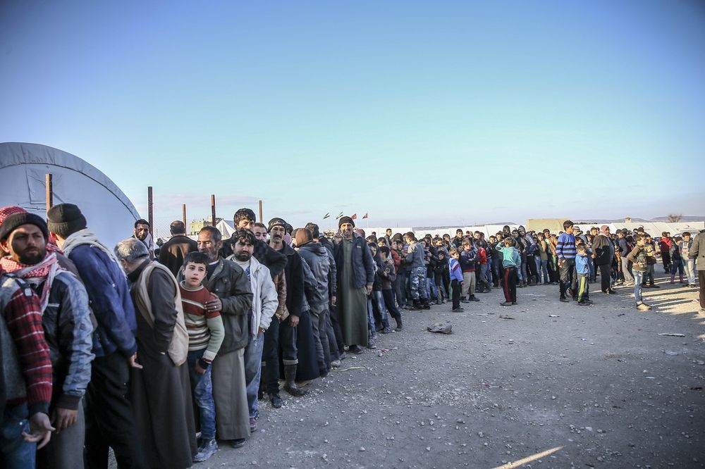 TURSKA NA IVICI: Ka granici se kreće 50.000 izbeglica iz Sirije