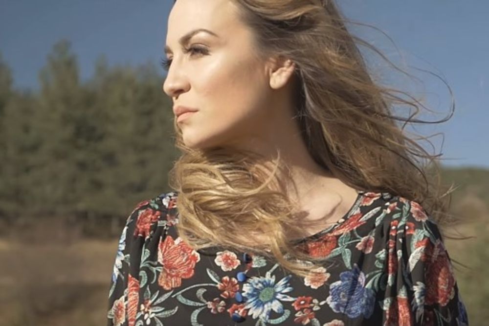 (VIDEO) SPOT KOJI NIKOGA NE OSTAVLJA RAVNODUŠNIM: Jelena Tomašević predstavila novu pesmu