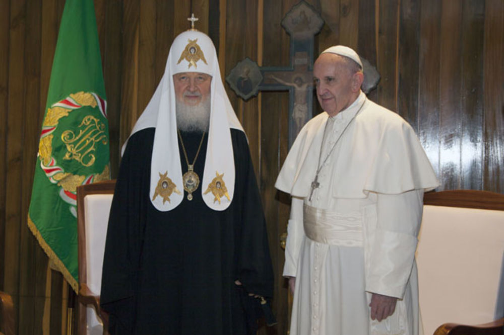 ISTORIJSKI SUSRET: Sastali se papa Franja i patrijarh Kiril