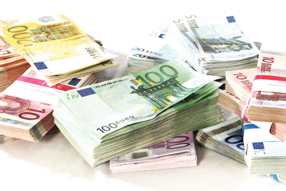 DINAR I DALJE U MIROVANJU: Evro danas 122,6 dinara