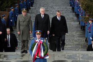 DAN DRŽAVNOSTI: Nikolić položio venac na Spomenik neznanom junaku