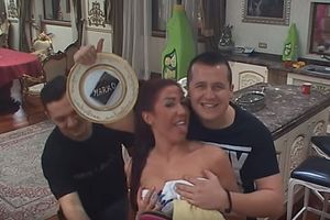 (VIDEO) RAZVRAT U PAROVIMA: Marko uhvatio Tijanu za grudi, Gastoz joj skinuo peškir