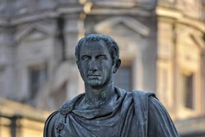 BEOGRAĐANINU ZAKUCALI IZVRŠITELJI NA VRATA: Zbog Julija Cezara plene mu imovinu