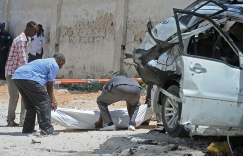 AL KAIDA NAPALA HOTEL U MOGADIŠU: Najmanje 14 mrtvih u eksploziji automobila bombe
