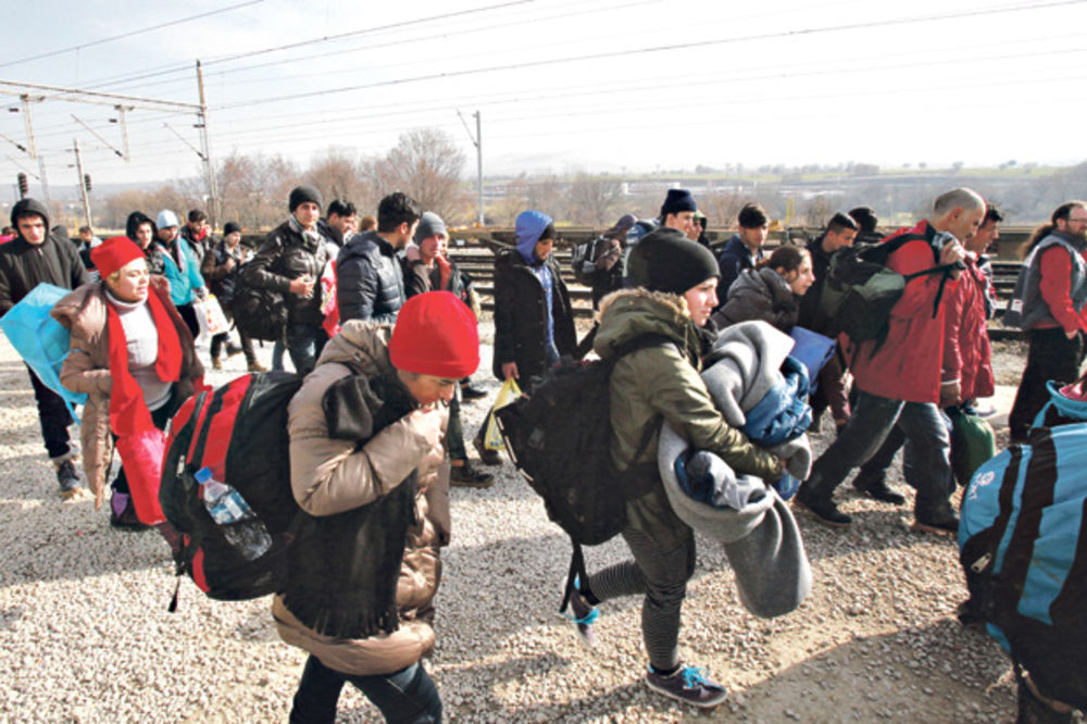 PLJAČKA: Slovenci kradu od migranata!