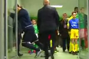 (VIDEO) NOVI ZLATANOV BISER: Evo šta se dogodi vratima kada se na njih nasloni Ibrahimović