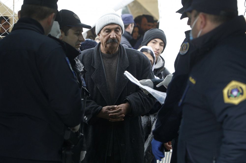 GRČKA IZ TURSKE PRIMILA 23.000 MIGRANATA: Do sada im vratili samo 800