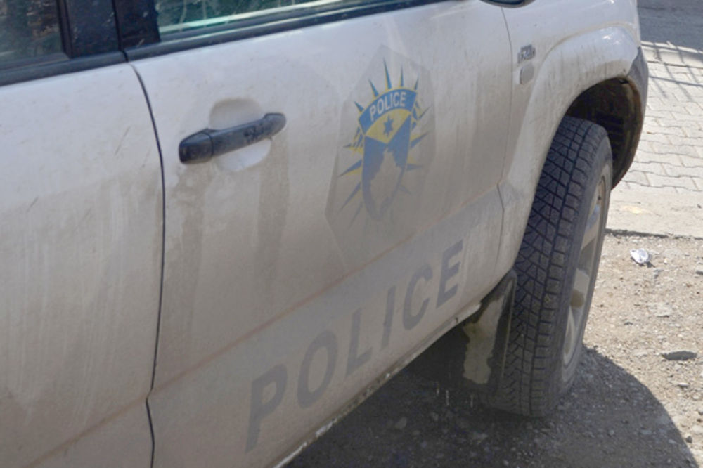 LEPOSAVIĆ: Komandiru policije u Brnjaku zapaljen automobil