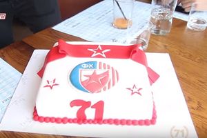 (VIDEO) SVE ZA CRVENO-BELE BOJE: Pogledajte fudbalere Zvezde kako prave rođendansku tortu