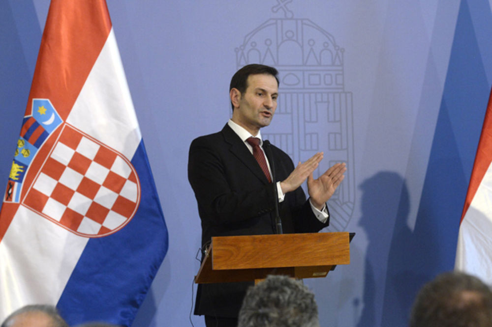 ŠEF HRVATSKE DIPLOMATIJE: Ne blokiramo Srbiju, ali ona ne može da bude sudija