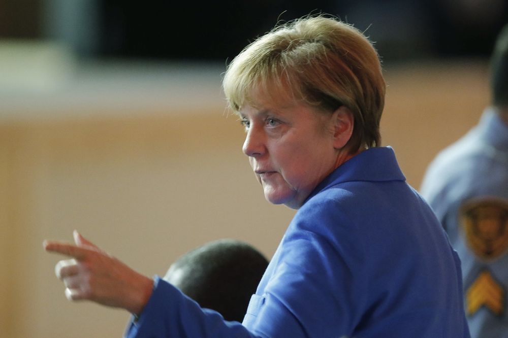 UVREDLJIVA PORUKA: Svinjska glava nađena ispred rezidencije Merkelove