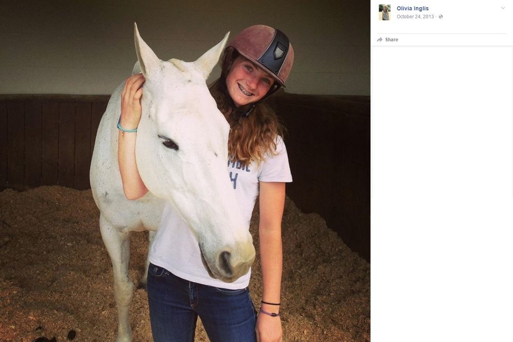 RODITELJI GLEDALI KAKO IM ĆERKA GINE: Na tinejdžerku pao konj tokom takmičenja