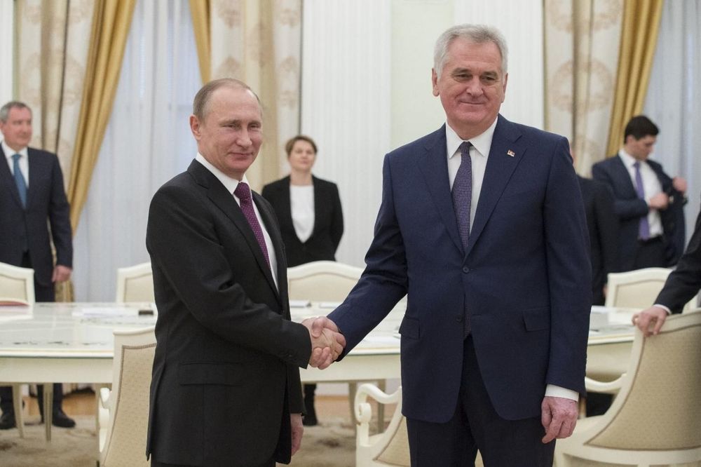 RUSKI MEDIJI: Nikolić obećao Putinu da će Srbija ostati daleko do vojnih saveza