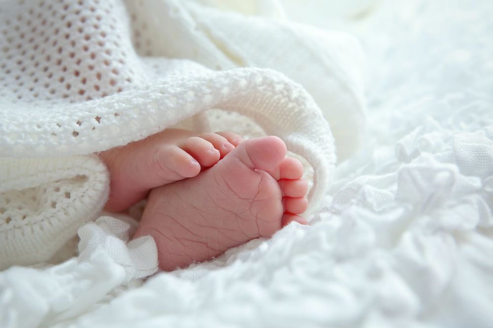 DRAMA NA KONJARNIKU: Beba pronađena na okretnici u Ustaničkoj samo u duksu i pelenici!