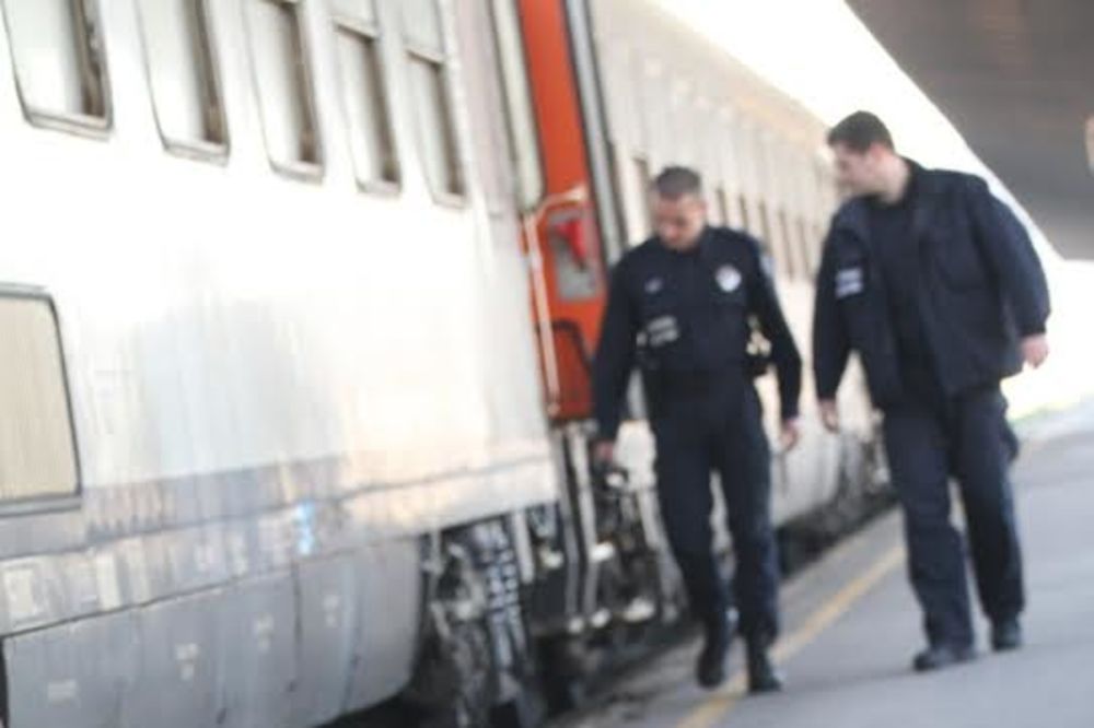 PREŠEVO: Carina otkrila u vozu 33 ilegalca iz Avganistana, Libije i Sirije