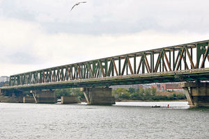 UŽAS U BEOGRADU: Žena skočila sa Pančevačkog mosta