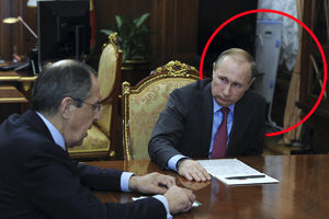 MISTERIJA IZ KREMLJA ŠOKIRALA SVET: Šta će Putinu daska za peglanje u kabinetu?