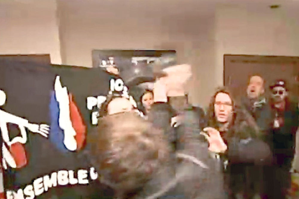 HAOS: Čuvari Le Penove tukli demonstrante