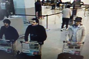 POTRAGA U BRISELU: I treći terorista se razneo na aerodromu, lov na čoveka u belom