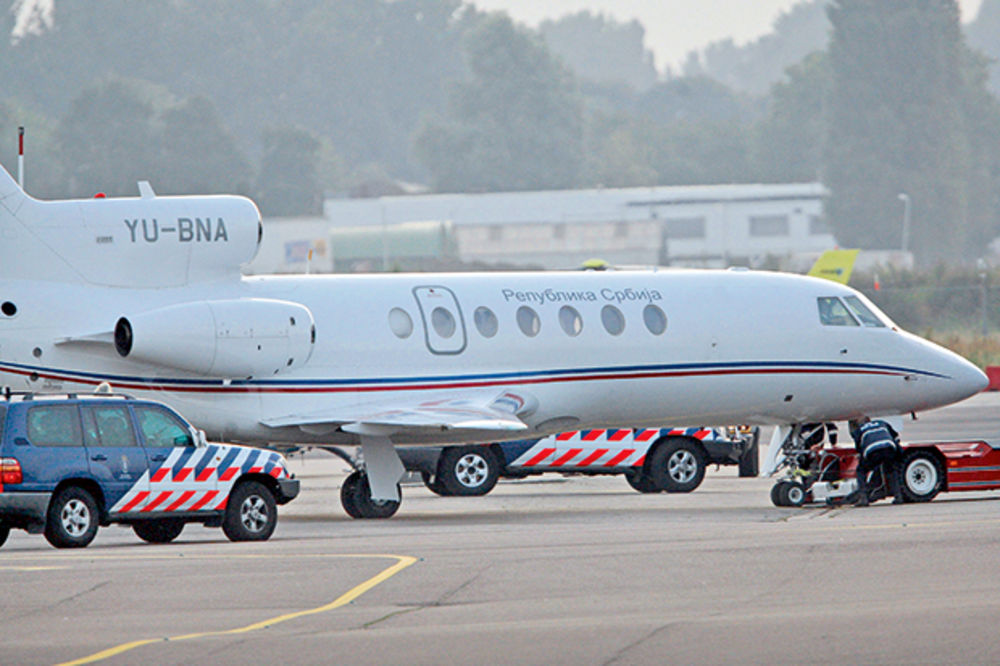 ŽIVOTINJA IZAZVALA HAOS U AVIONU: Odložen let zbog OVOG putnika sa četiri noge