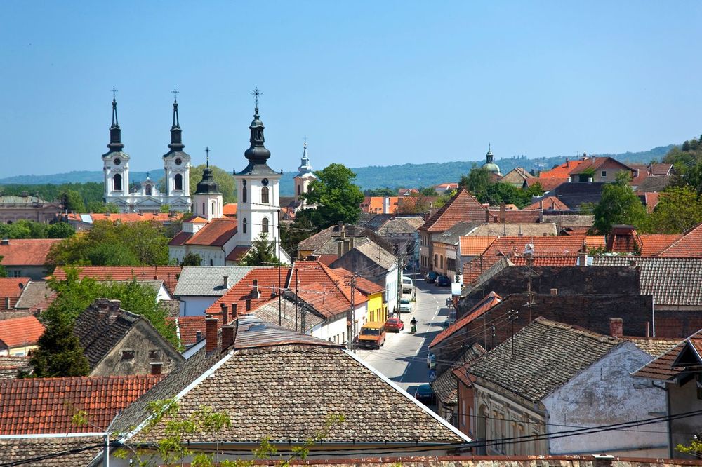 Napad na kuću članova izbornih komisija i tela u Sremskim Karlovcima