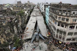 STRAHUJE SE DA NI OVO NIJE KONAČAN CRNI BILANS: 25 mrtvih u rušenju nadvožnjaka u Kalkuti