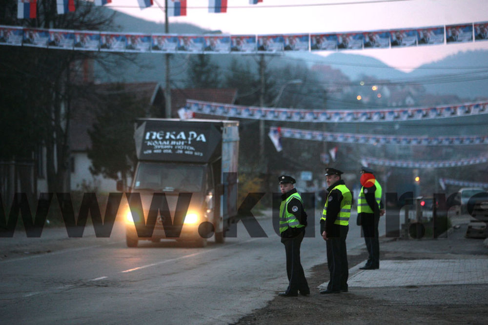 (FOTO) KURIR NA LICU MESTA: Pogledajte gde je bačena bomba uoči dolaska premijera Vučića!