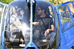 (FOTO) BALI-BEG OSVAJA BEOGRAD: Burak Ozdživit helikopterom stiže u srpsku prestonicu!