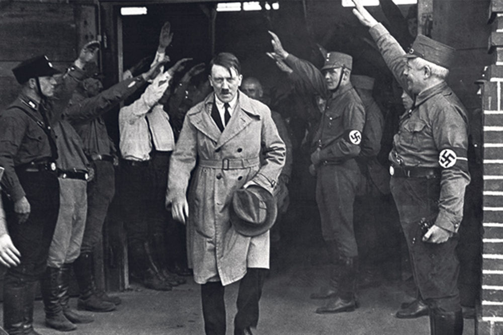 SKANDALOZNA AUKCIJA: Hitlerove pantalone i jakna prodati za 337.000 evra