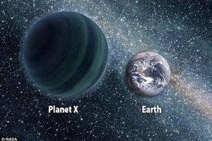 (VIDEO) APOKALIPSA VIDLJIVA GOLIM OKOM: Teoretičari zavere tvrde da je na snimcima misteriozna planeta Nibiru, koja će u subotu udariti u Zemlju!