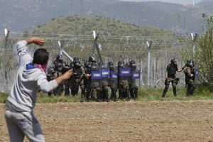 GRČKA: Privedeni volonteri koji huškaju migrante na nerede