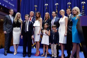 (FOTO) OVO JE DINASTIJA TRAMP: Evo ko je ko u velikoj porodici novog predsednika Amerike!