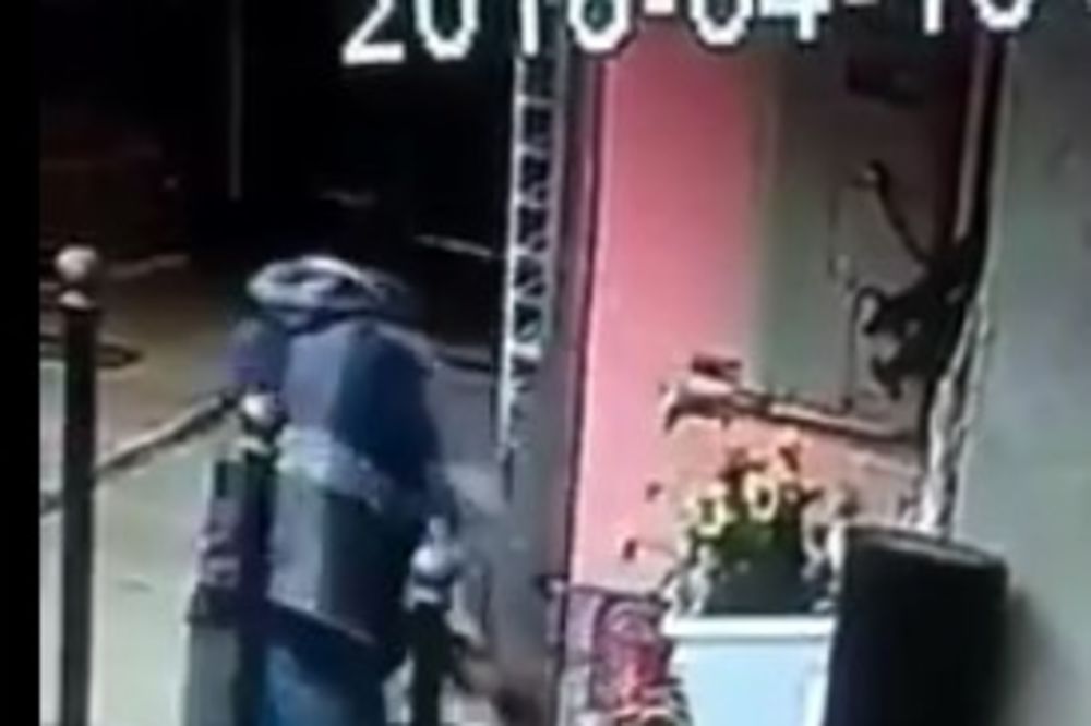 (VIDEO) KOME JE NESTAO DEČIJI BICIKL: Sigurnosne kamere snimile krađu u centru Obrenovca