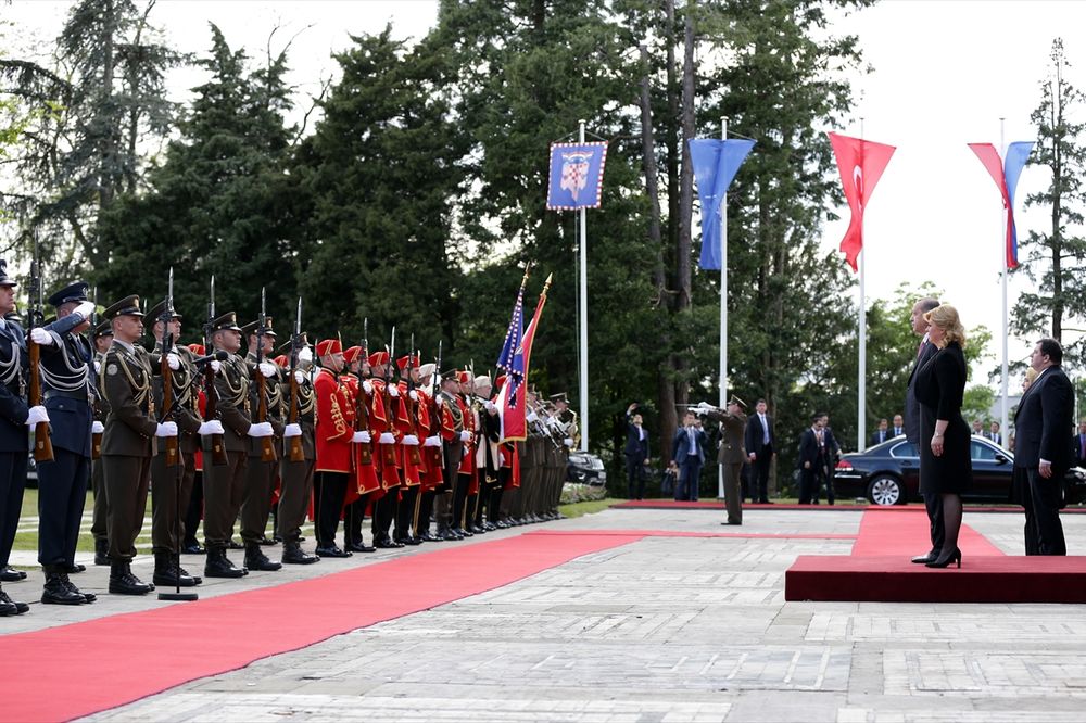 GRAD POD OPSADOM: Erdogan u Zagrebu dočekan uz najviše počasti