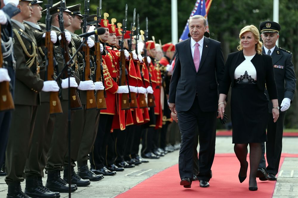 (FOTO) SLIKA GOVORI VIŠE OD 1.000 REČI: Ovako je Hrvatska primila Erdogana