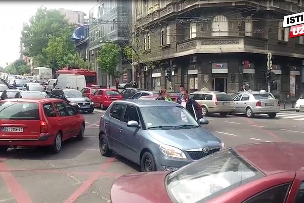 (KURIR TV) KOLAPS U CENTRU BEOGRADA: Zbog sudara u Takovskoj blokiran saobraćaj