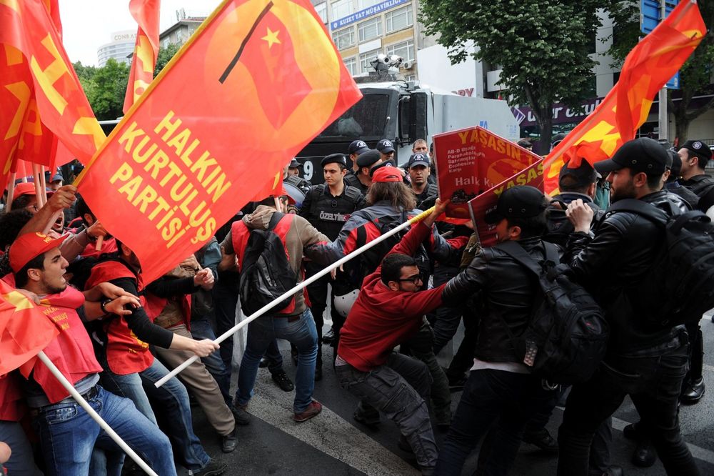 (VIDEO) KRVAVI PRVI MAJ U ISTANBULU: 1 mrtav u surovom obračunu policajaca sa građanima