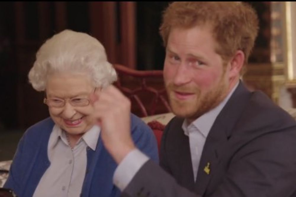 (VIDEO) NE DA SVOG UNUKA: Obame izazvali princa Harija, da vidite kako ih je Elizabeta II oladila!