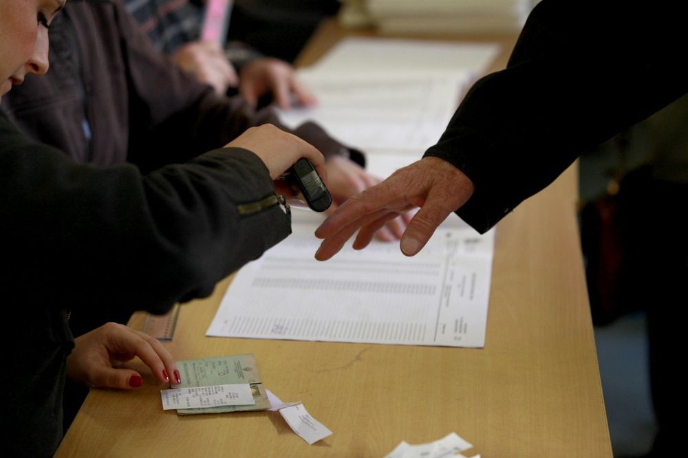 SRBIJA OPET GLASA Posmatrači: Do 13 časova na ponovljene izbore izašlo 17,88 odsto birača