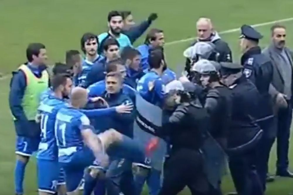 (VIDEO) HAOS U ZENICI: Fudbaleri Želje se tukli sa policijom!
