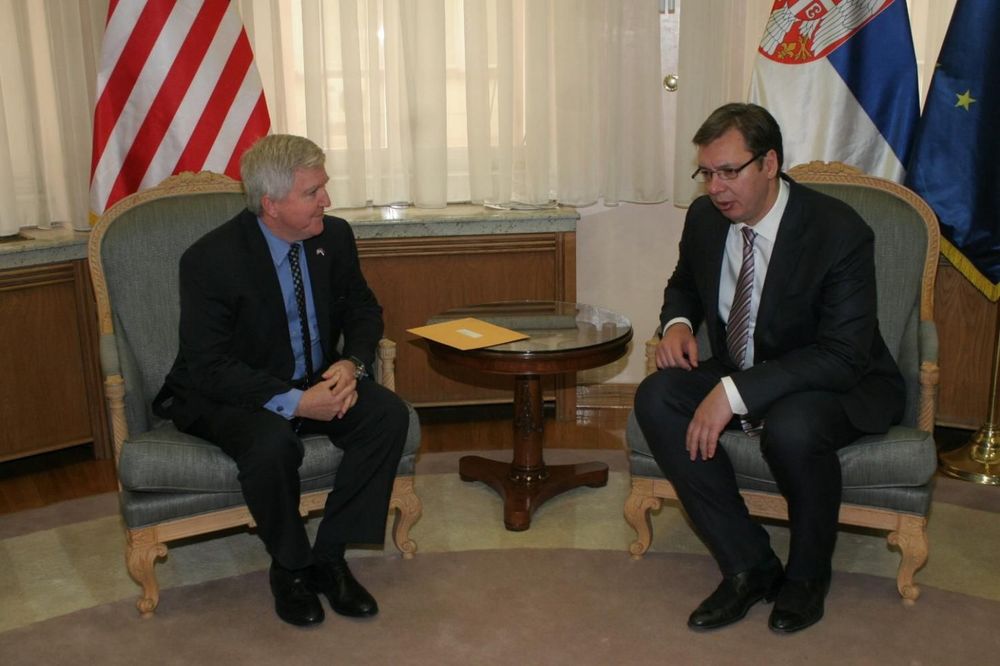 PODRŽAVAMO ZALAGANJA VAŠE VLADE: Američki ambasador doneo Vučiću Kerijevu čestitku