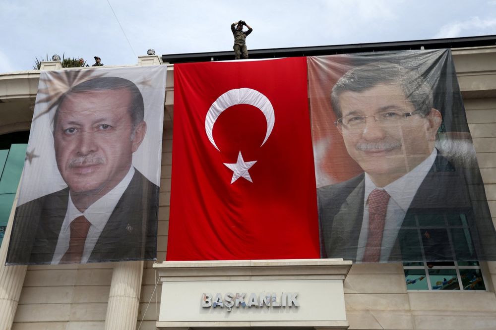 ŠTA ODLAZAK DAVUTOGLUA ZNAČI ZA EU I TURSKU: Da li se Erdogan uplašio moći svog premijera?